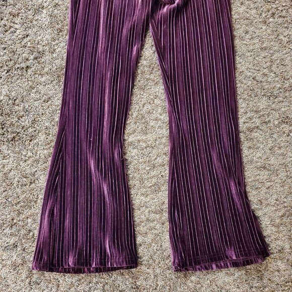 These Women's Wild Fable Purple Flared Pants in size M feature an elastic waist - Picture 5 of 7